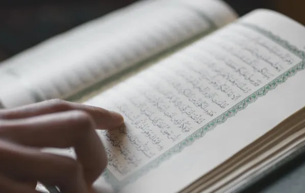 "ستينية" تفوز بلقب أكبر حافظة للقرآن