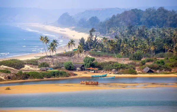 "غوا" وجهة سياحية دافئة في عز الشتاء