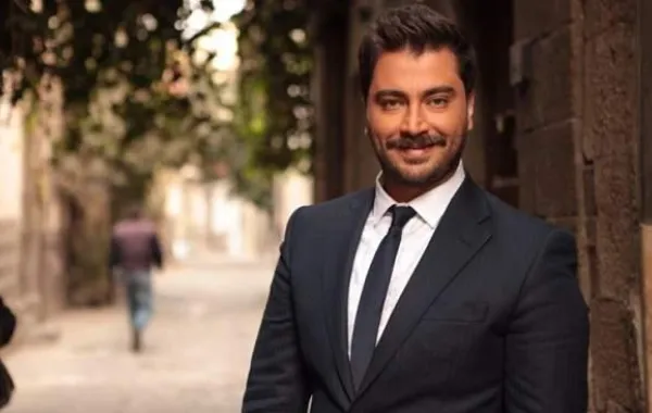 بالفيديو ... معتصم النهار يراقص ابنته ويعيش ضغط الوقت