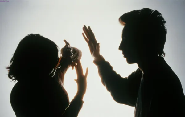 أب يعتدي بالضرب على أبنائه داخل مجمع تجاري في الأحساء