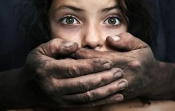 طفلان يلوذان بالفرار من شخص حاول خطفهما في الدمام