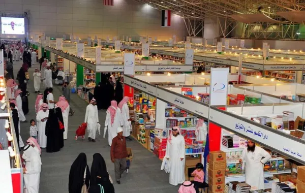جناح «المؤلف السعودي» في «معرض جدة»... يحلّق بمن لا «جناح له»
