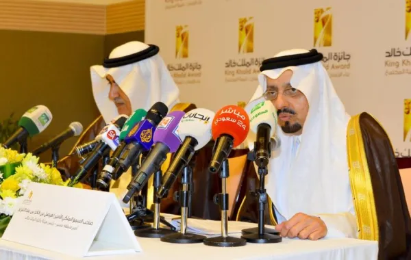 أمير عسير يعلن أسماء الفائزين بجائزة الملك خالد