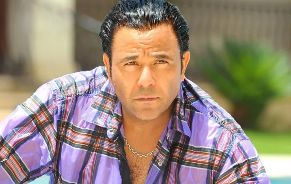 اصابة محمد فؤاد بعد هجوم الجمهور عليه في الشارع