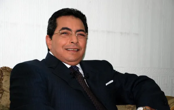 محمود سعد يظهر في حفل علي الحجار بصحبة فتاة شابة.. فمن هي؟!