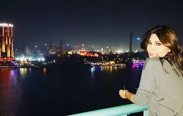 اليسا نجمة شركة إتصالات مصرية 
