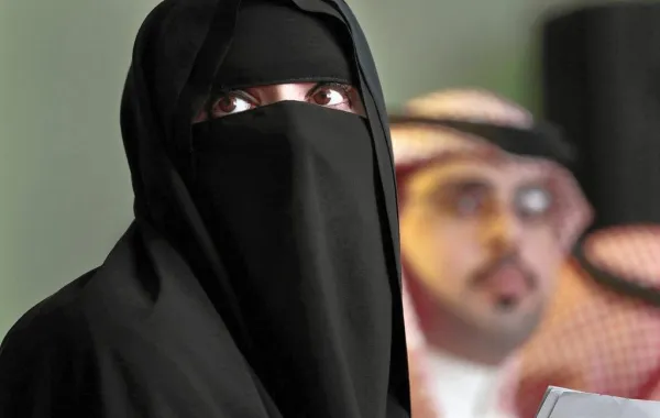 بعد 15 عاماً سعودية تكتشف أن زوجها ليس مواطناً!