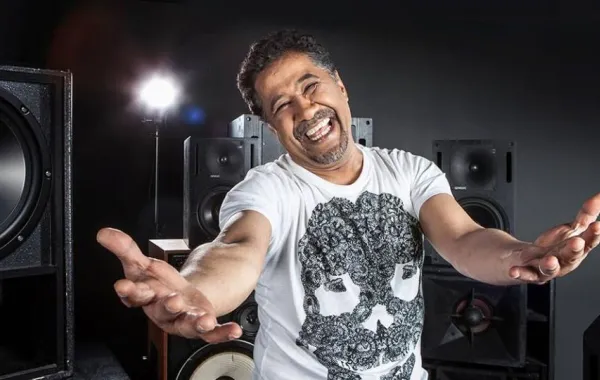 بالفيديو: الشاب خالد يروّج لحفله في جدة