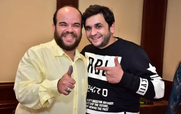 نجم جديد من "مسرح مصر" يحتفل بزفافه.. وزملاؤه يتخلون عنه !