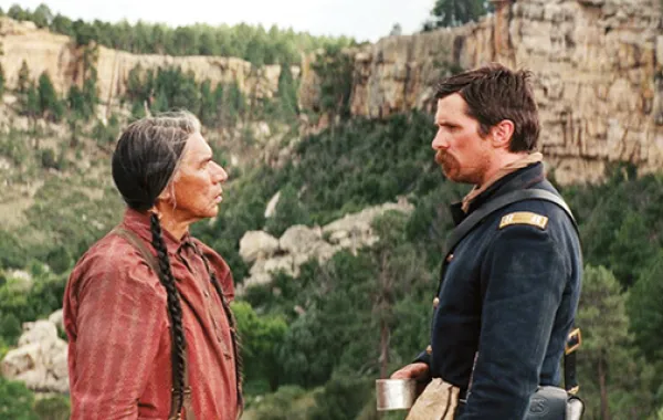 افتتاح مهرجان دبي السينمائي الـ14 بفيلم المغامرة الأمريكي "عداوات"