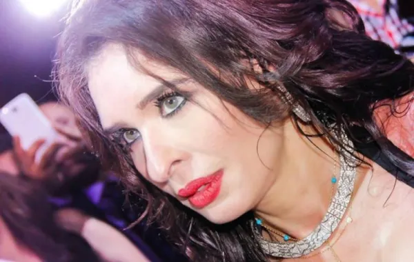 دينا تجري عملية جراحية في بيروت فهل قصدت تجميل صوتها؟