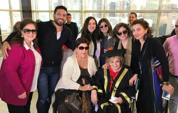 بالصور: الدكتوراه الفخرية ل"نادية لطفي" على "كرسي متحرك"