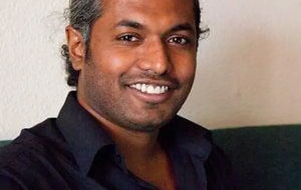 الفيلم الوثائقي "عبور" .. حين يخرج "اللاجئ" من خانة الأرقام لنراه إنساناً من جديد