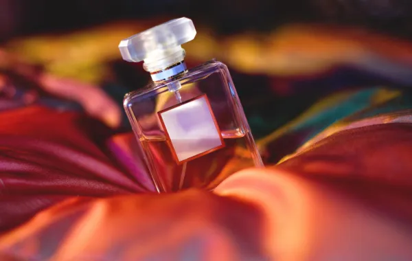 عطور اصنعيها بنفسك بنغمات الفانيلا والمسك