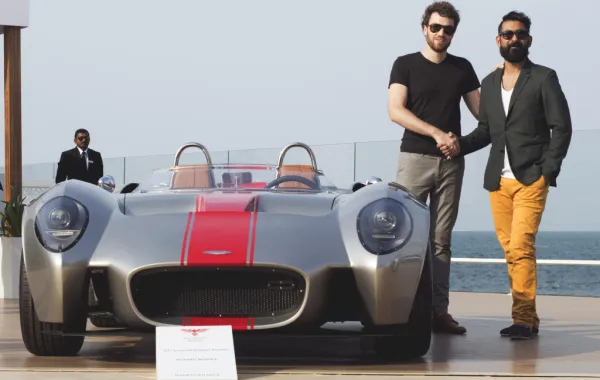 تسليم أول سيارة رياضية مصنوعة في دولة الإمارات لمالكها