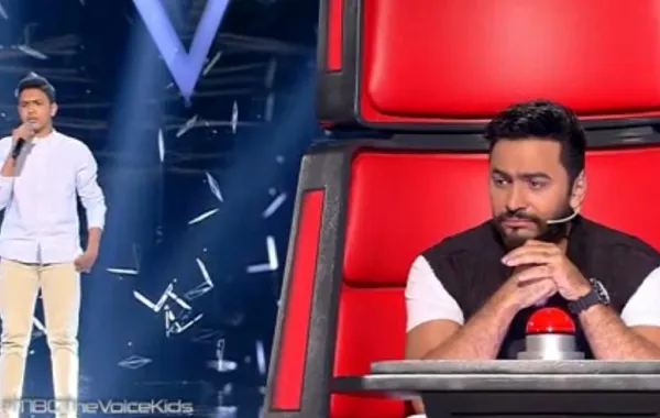 بعد خروجه من "ذا فويس كيدز": الطفل أحمد منصور يتلقى تعويضًا من تامر حسني