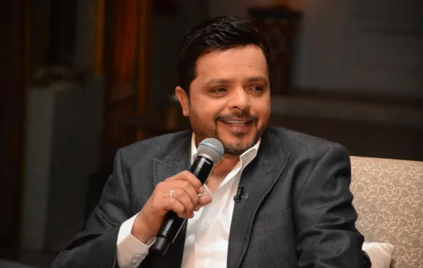 محمد هنيدي يهنىء الشعب السعودي على  دور العرض السينمائية