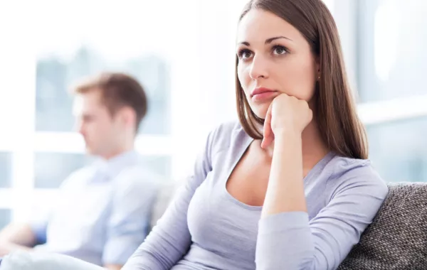 4 عادات يفعلها زوجك تدمرك نفسياً