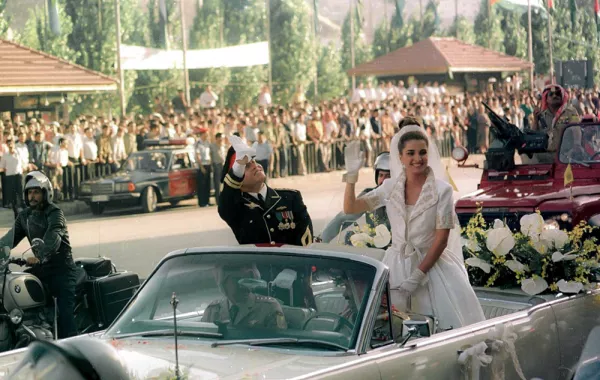 فساتين زفاف لا تُنسى لـ أميرات وملكات العالم