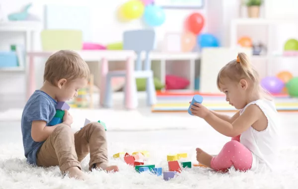 ما يفضله الطفل من اللعب حسب العمر