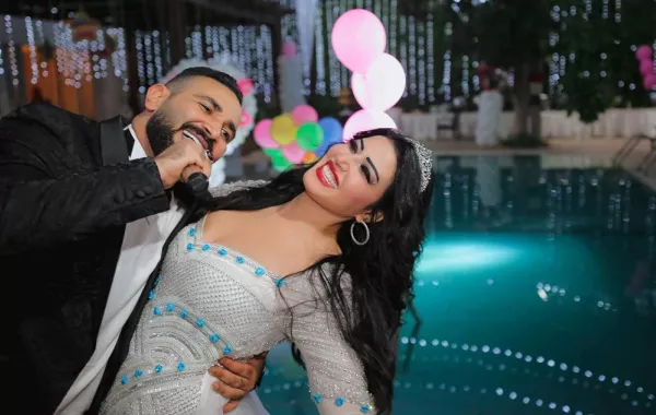 بالصور: أحمد سعد يتغزل بسمية الخشاب "يا لهوي على القمر"