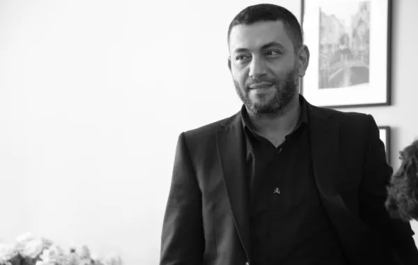 زياد برجي  يغني "شو حلو" وينتظر "بالغلط"