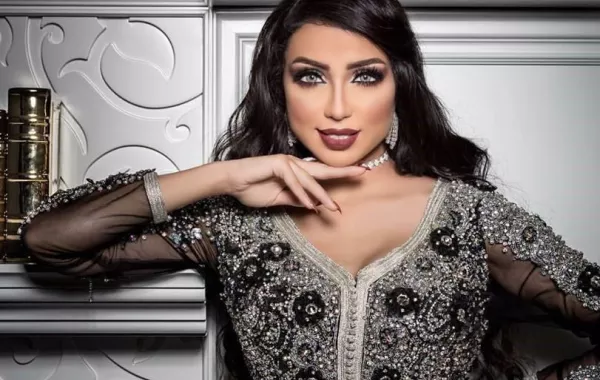 دنيا بطمة بالقفطان المغربي في "ليالي الكويت"