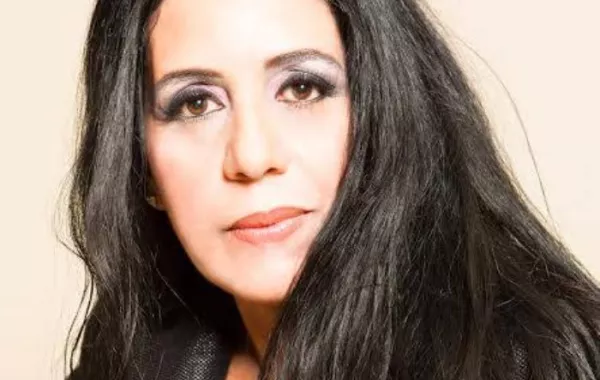 الفنانة المغربية عائشة الوعد تعود بفيديو كليب جديد 