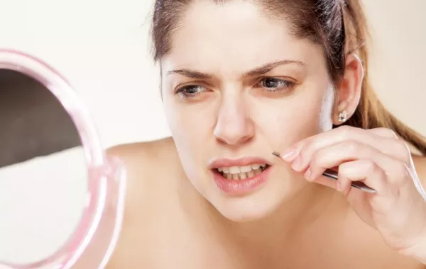 أسباب وعلاجات نمو الشعر الزائد في الوجه والجسم