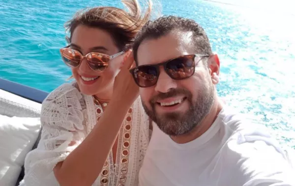 بالصور: قبلة من كندة علوش لزوجها عمرو يوسف في عيد ميلاده