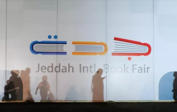 لوحة إنجازات خادم الحرمين تحظى بإعجاب حضور وزوار معرض جدة للكتاب