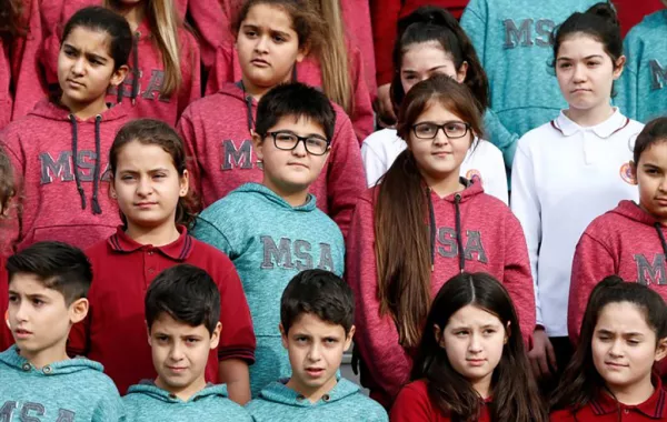 بالمصادفة 34 توأماً في مدرسة واحدة