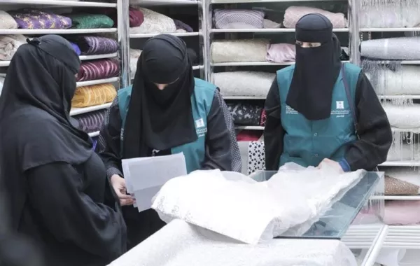 مراقبات «التجارة» يغلقن 18 منشأة تجارية خلال حملة لمكافحة التستر