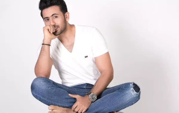 فؤاد عبد الواحد بين أبوظبي والقاهرة