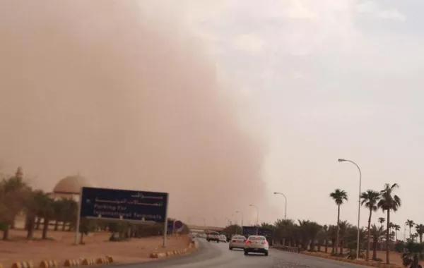 غبار وتدني مستوى الرؤية في الرياض ومكة والمدينة