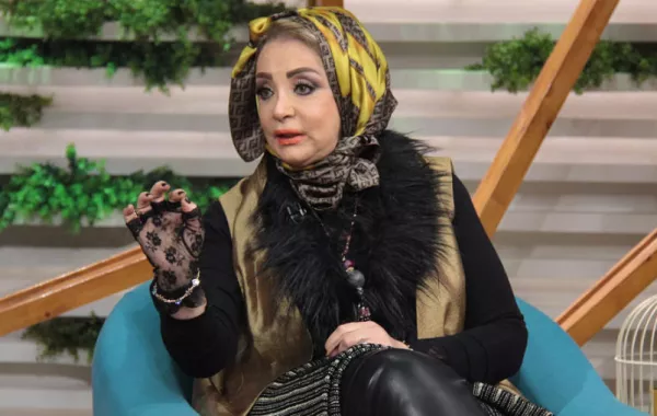 شهيرة غاضبة من صور خلع الحجاب فمن سرّبها؟