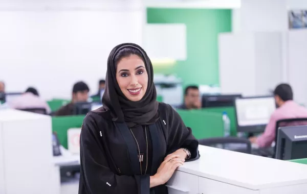 "رؤية 2030" تقفز بسجلات السعوديات التجارية