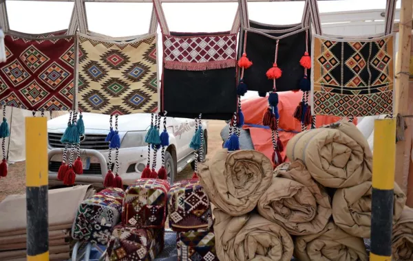 انطلاق مهرجان الملك عبدالعزيز للإبل باستعراض فردي "دق الشعل والحمر" صباح اليوم