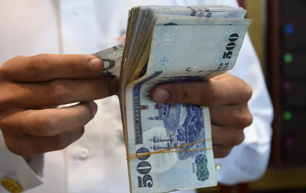 الجوازات السعودية: الغرامة والسجن للوافد الذي يعمل لحسابه الخاص