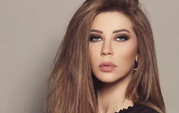 كارلا حداد بحذاء عصري من Gucci
