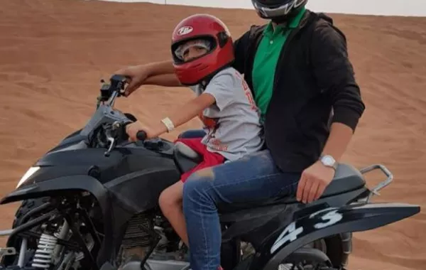 فريق "برشلونة" يحقق حلم ابن باسل خياط