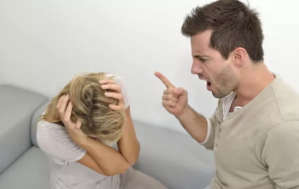 العادات والتقاليد وراء عنف الأزواج
