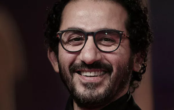 أحمد حلمي يطلب من جمهوره 19 مليون جنيه.. فما علاقة نيللي كريم؟