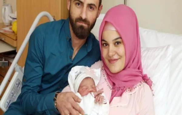أول طفلة مولودة في النمسا عام 2018 تثير خلافاً عنصرياً لأنها مسلمة