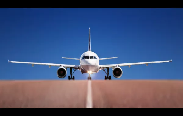 فيديو.. أصيب بالضجر فقفز من على جناح الطائرة