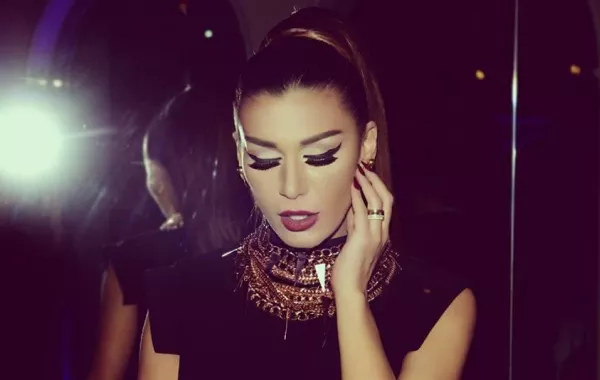 نادين الراسي لـ محمد رمضان:مستعدة للعمل معك مجاناً