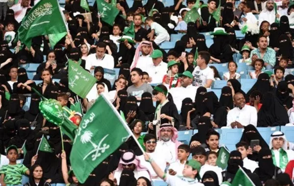جائزة لأول عائلة تحضر مباراة فريقي الأهلي والباطن