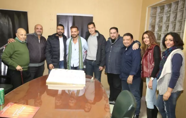 إيوان يحتفل بألبومه الجديد واتهامات بتحوله لنسخة من مهند