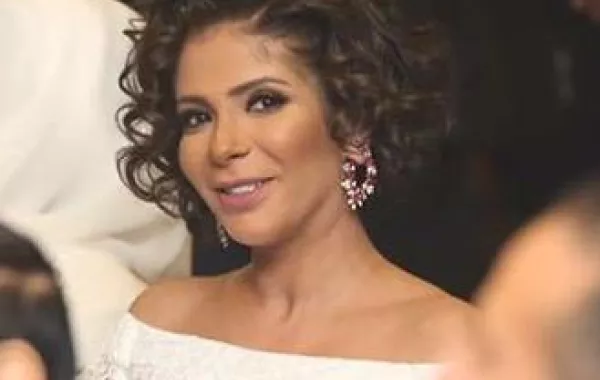 منى زكي تشغل متابعيها بصورة لطفلين: هل هما ولداها يونس وسليم؟
