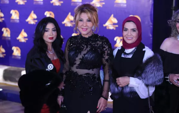 رانيا يوسف تتجاهل السلام على نادية الجندي وتسبّب لها إحراجًا